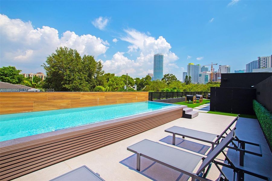 Image 86 of a home in .