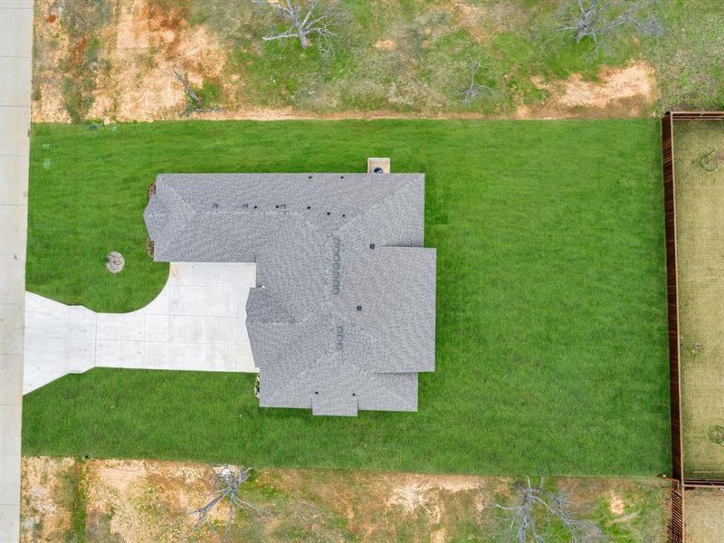 Exterior details and patio area of a home in , Granbury (Image 4).