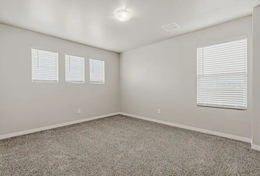 Spacious, unfurnished interior of a new home in Paseo del Este, El Paso (Image 38). Spacious, unfurnished interior of a new home in Paseo del Este, El Paso (Image 38).