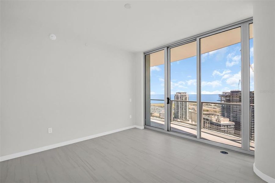 Spacious, unfurnished interior of a new home in , St. Petersburg (Image 67).