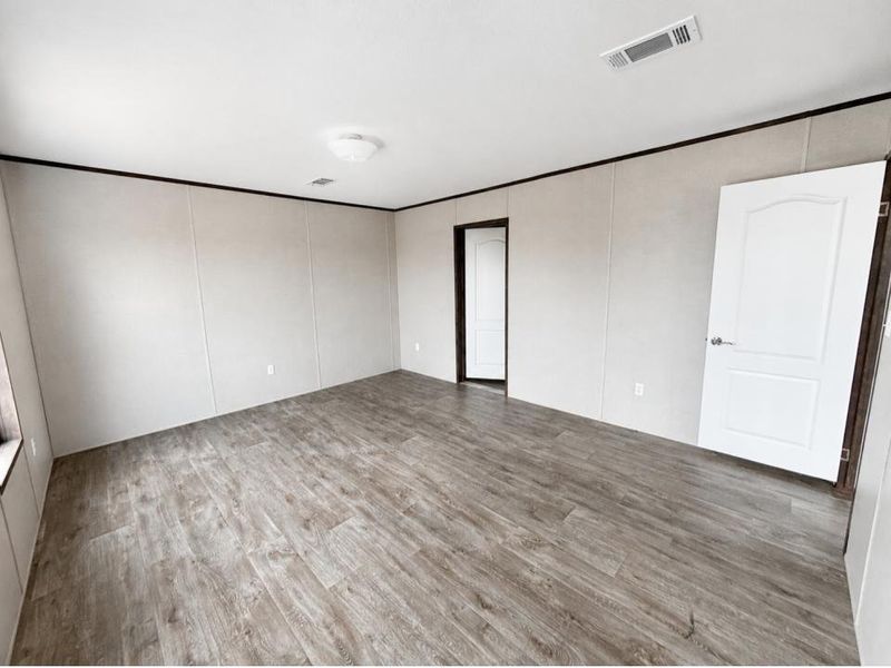 Spacious, unfurnished interior of a new home in , Cleveland (Image 13).