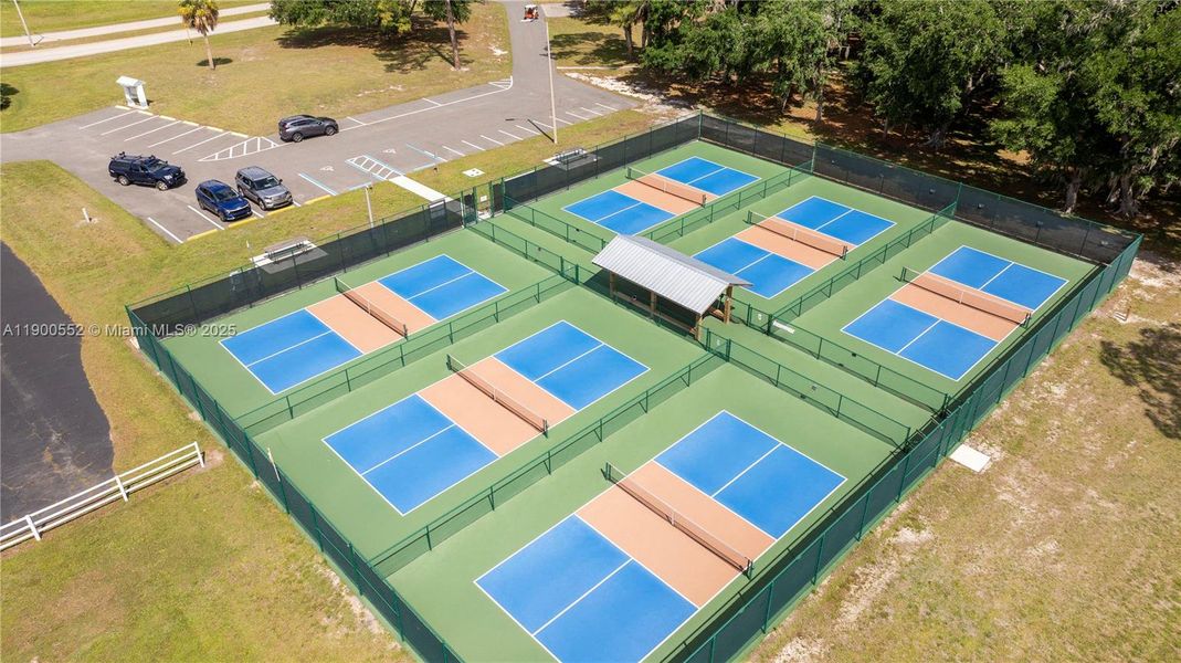 Community amenities in , Sebring (Image 23).