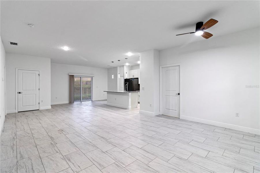 Spacious, unfurnished interior of a new home in , Citrus Springs (Image 29).