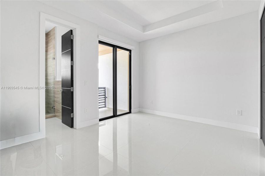 Spacious, unfurnished interior of a new home in , Miami (Image 20).