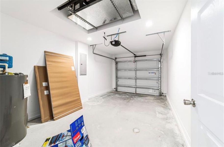 Spacious, unfurnished interior of a new home in , Silver Springs (Image 29).