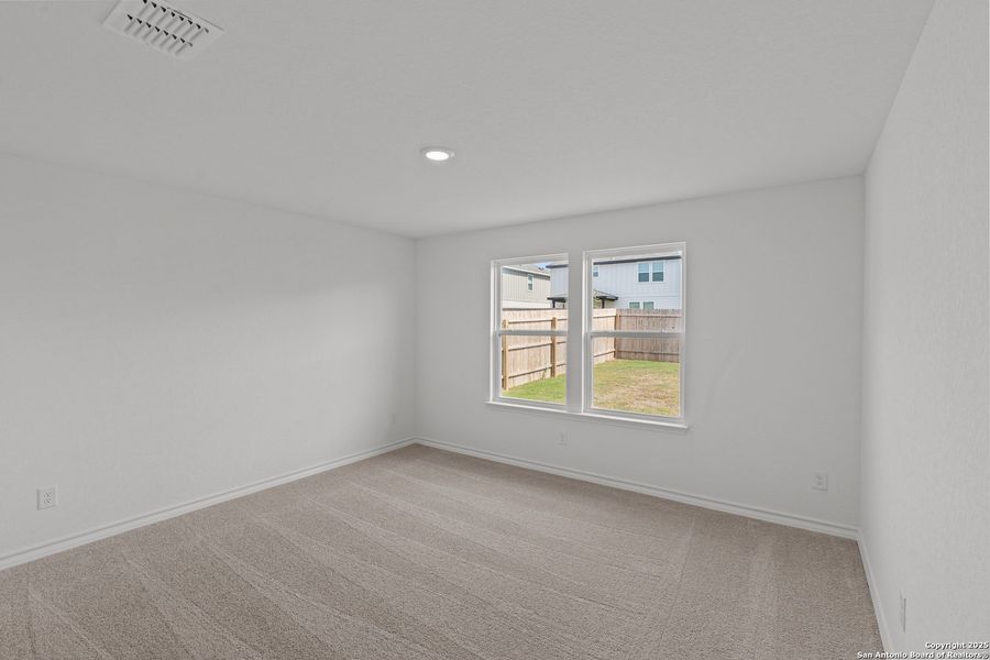 Spacious, unfurnished interior of a new home in Meadows at Clear Springs, New Braunfels (Image 7).