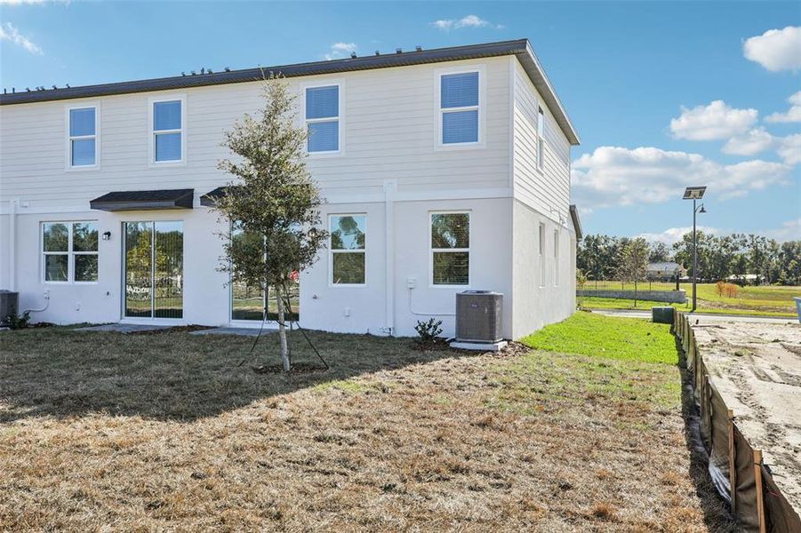 Exterior details and patio area of a home in , Lady Lake (Image 26).