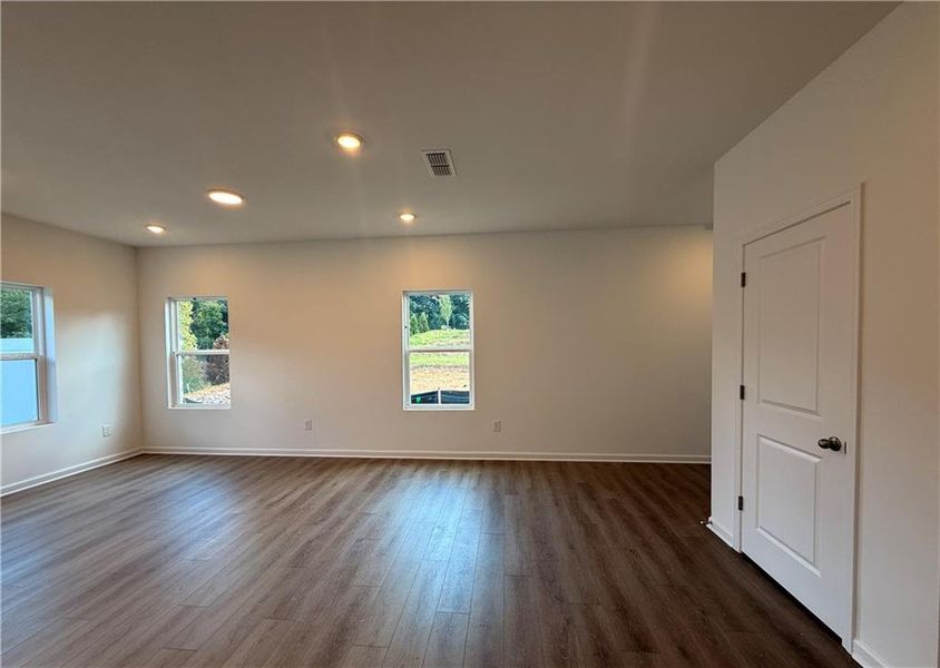 Spacious, unfurnished interior of a new home in Leydenview, Mableton (Image 39).