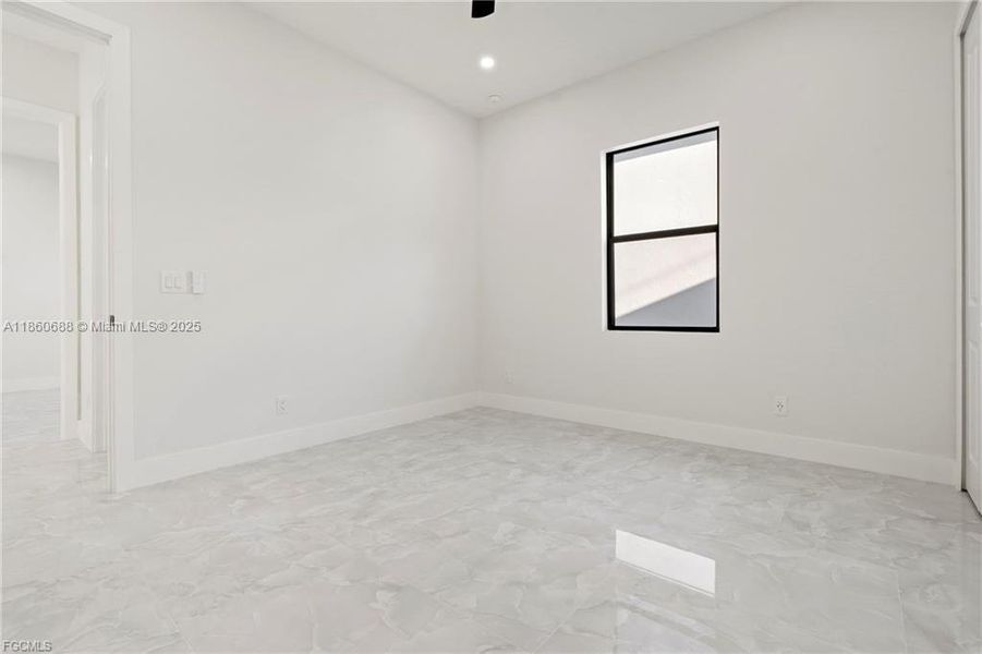 Spacious, unfurnished interior of a new home in , Cape Coral (Image 23).