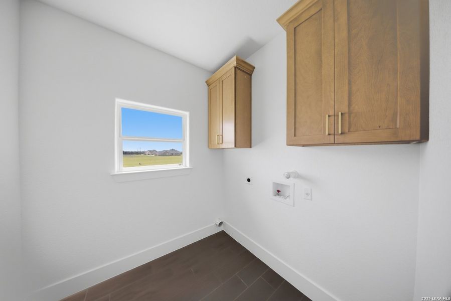 Spacious, unfurnished interior of a new home in , Floresville (Image 23).