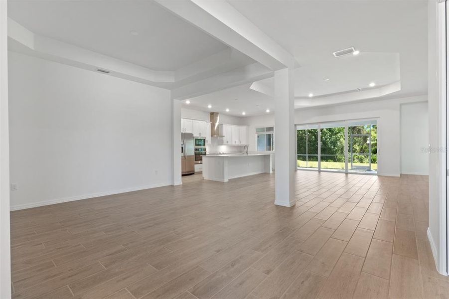 Spacious, unfurnished interior of a new home in Sandy Key, Fort Myers (Image 23).