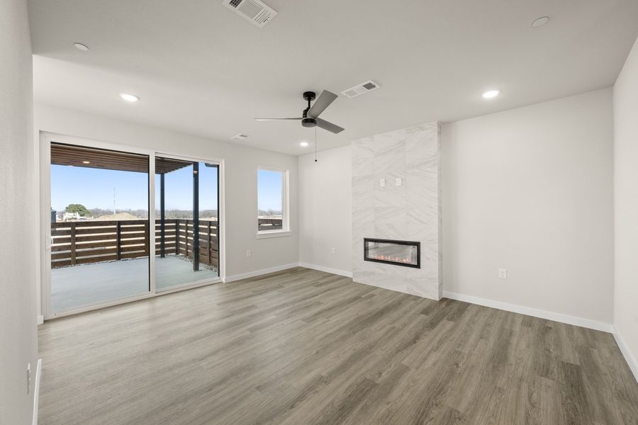 Spacious, unfurnished interior of a new home in Wildridge, Oak Point (Image 16).