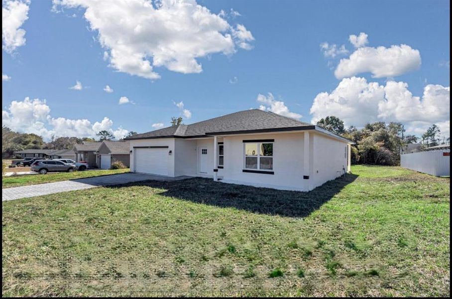 Exterior details and patio area of a home in , Ocala (Image 31).