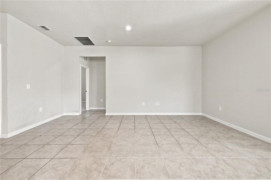 Spacious, unfurnished interior of a new home in , Apopka (Image 21).