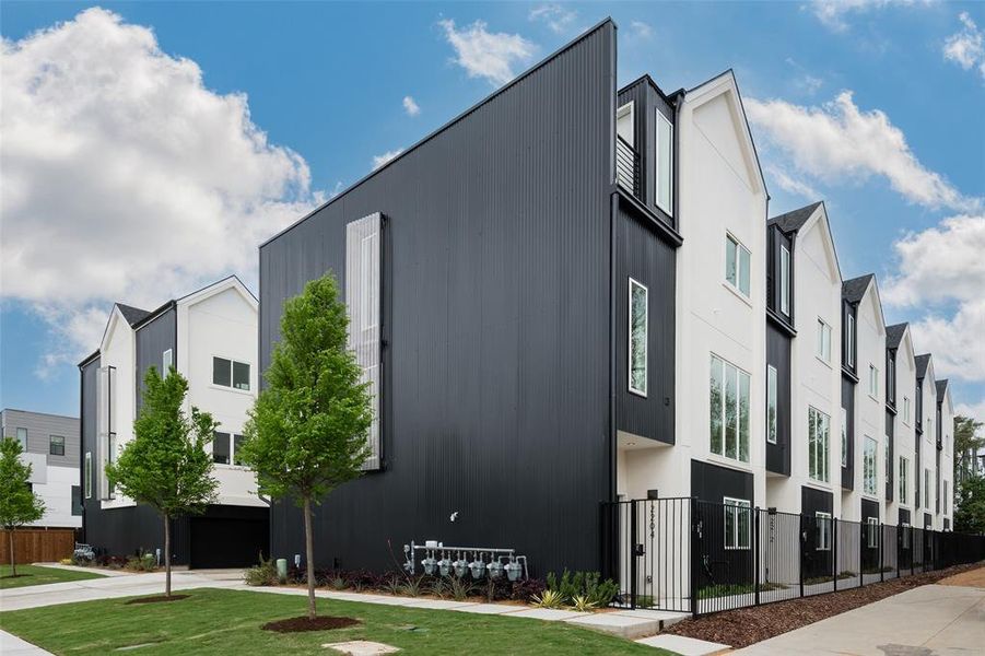Condo located in Dallas, TX showcasing its design and architecture (Image 5). Condo located in Dallas, TX showcasing its design and architecture (Image 5).