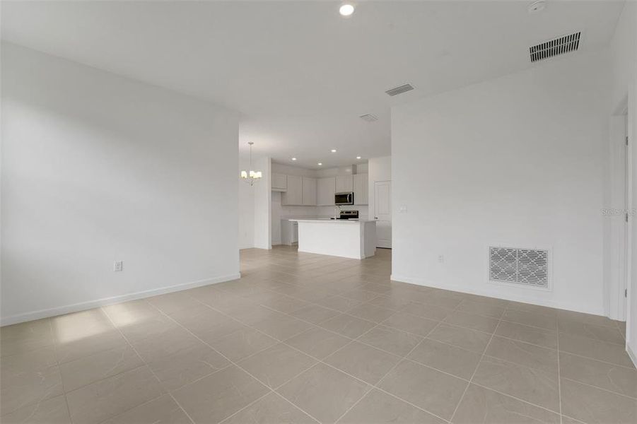 Spacious, unfurnished interior of a new home in Annabelle Estates, Winter Haven (Image 19).