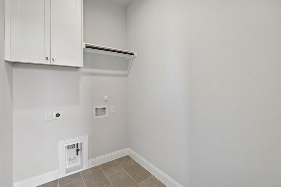 Spacious, unfurnished interior of a new home in 6 Creeks, Kyle (Image 38).