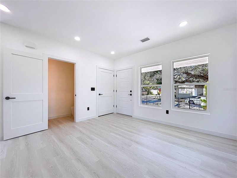 Spacious, unfurnished interior of a new home in , St. Petersburg (Image 65).