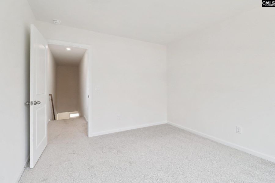 Spacious, unfurnished interior of a new home in Peachtree Hills, Lexington (Image 20).