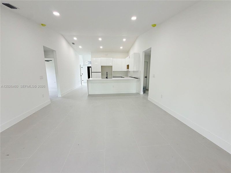 Spacious, unfurnished interior of a new home in , Lehigh Acres (Image 43).