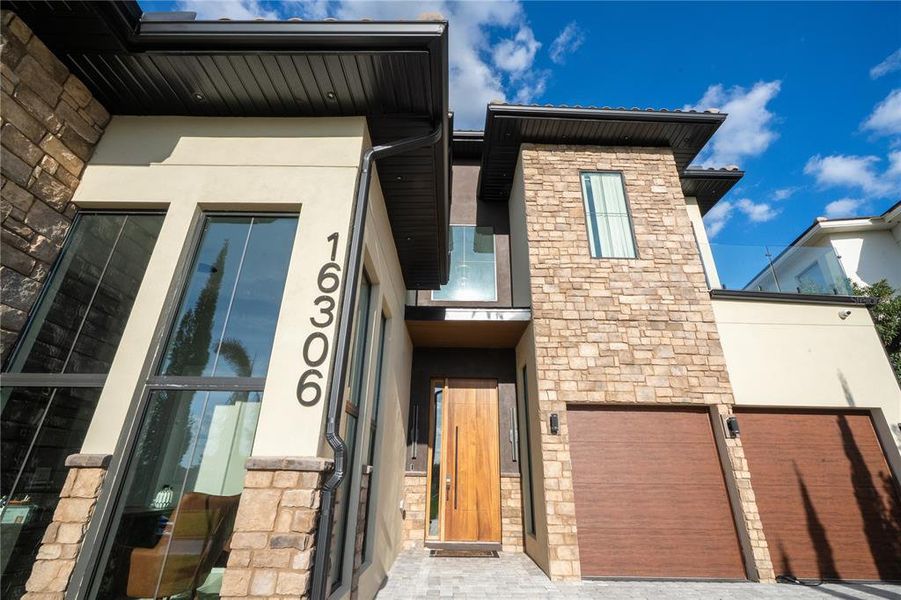 Exterior details and patio area of a home in , Montverde (Image 28).