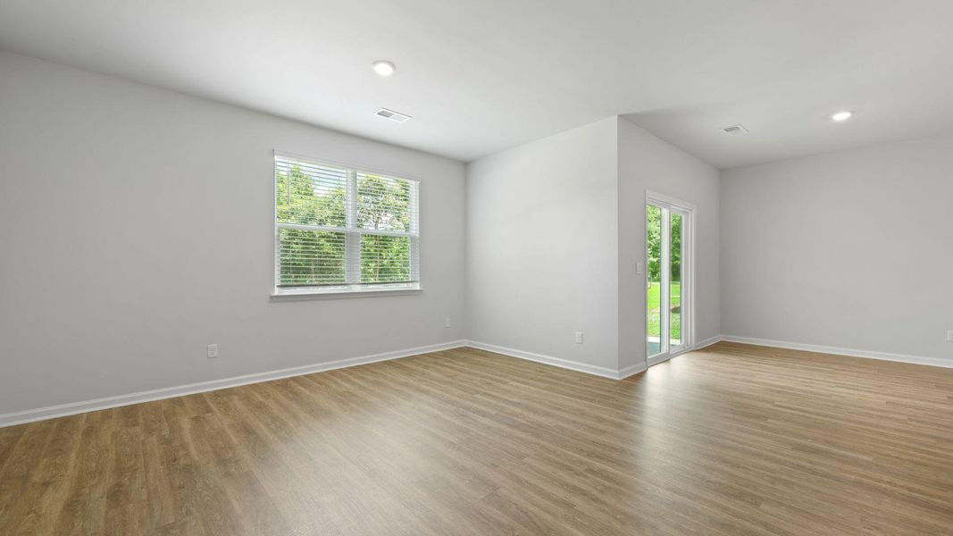 Spacious, unfurnished interior of a new home in Hillcrest, Ravenel (Image 14).