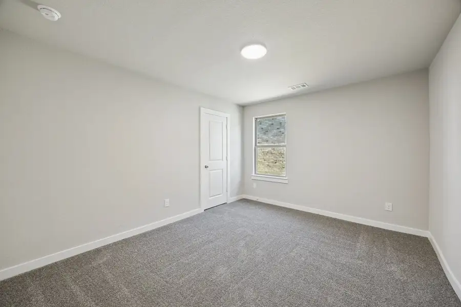 Representative unfurnished interior of a home built from the The Elm by Lillian Custom Homes in Hickory Hill, Sherman (Image 36).