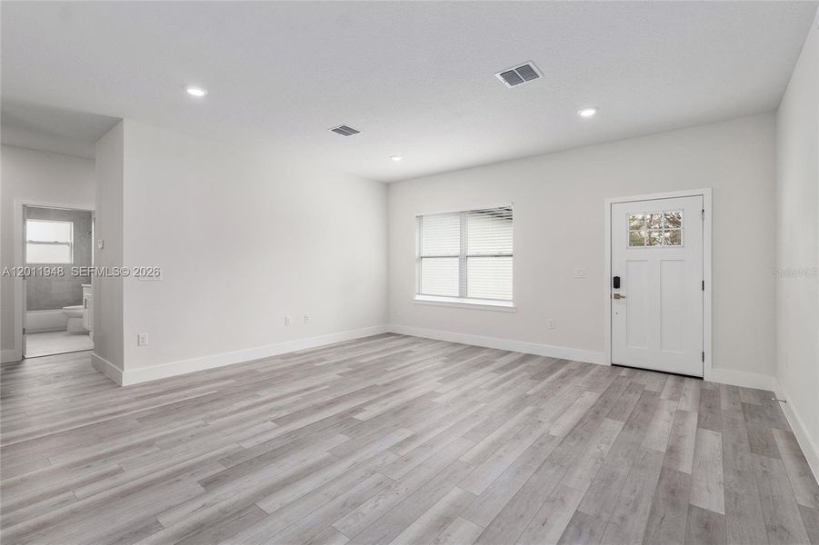 Spacious, unfurnished interior of a new home in , Ocala (Image 21).