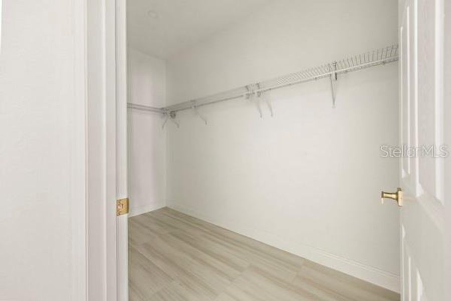 Spacious, unfurnished interior of a new home in , Ocala (Image 7).