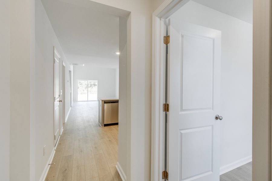 Spacious, unfurnished interior of a new home in Bluefield, Lexington (Image 16).