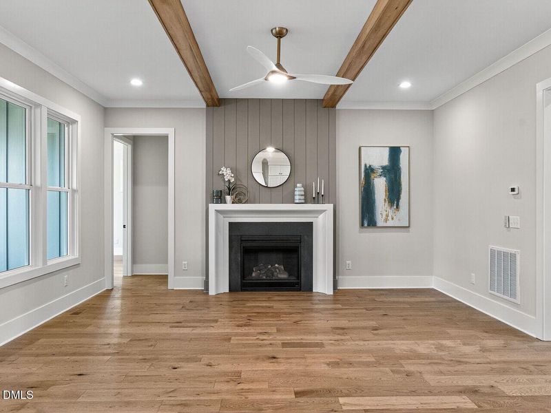 006-1280x960-living-room