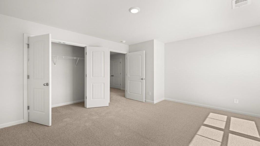 Spacious, unfurnished interior of a new home in Thompson Ridge, Dallas (Image 14).