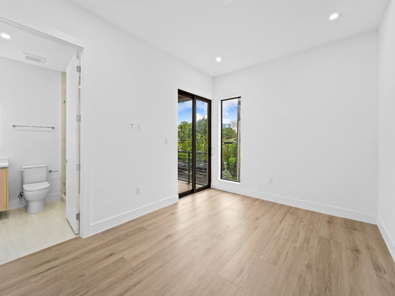 Spacious, unfurnished interior of a new home in , Fort Lauderdale (Image 25). Spacious, unfurnished interior of a new home in , Fort Lauderdale (Image 25).