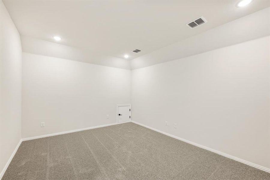 Spacious, unfurnished interior of a new home in Sable Creek, Sanger (Image 19). Spacious, unfurnished interior of a new home in Sable Creek, Sanger (Image 19).
