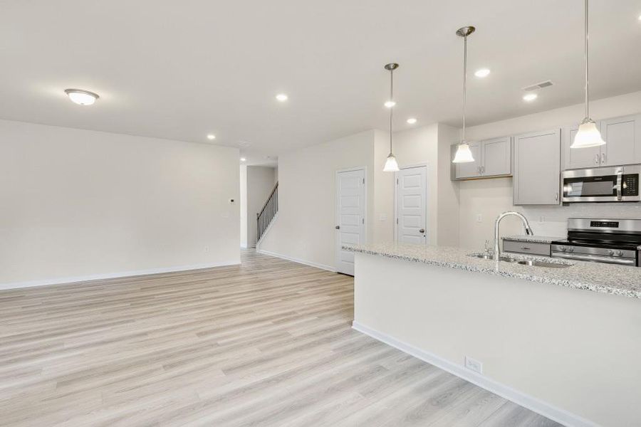 Spacious, unfurnished interior of a new home in Sanders Park, Austell (Image 16).