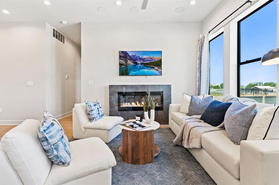 Furnished interior view inside a new home in , Dallas (Image 20).