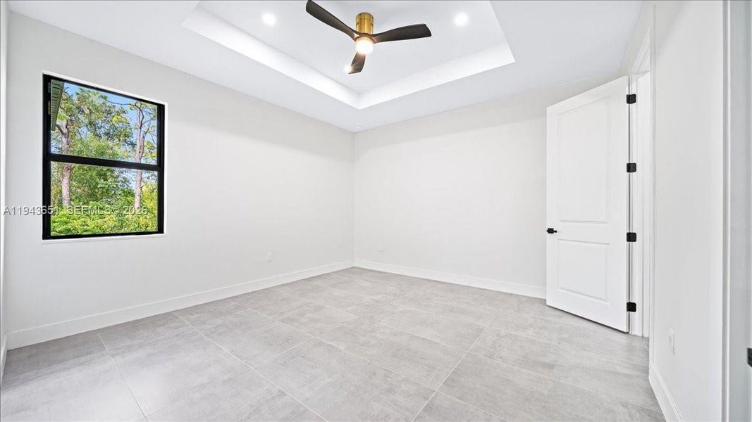 Spacious, unfurnished interior of a new home in , Cape Coral (Image 15).