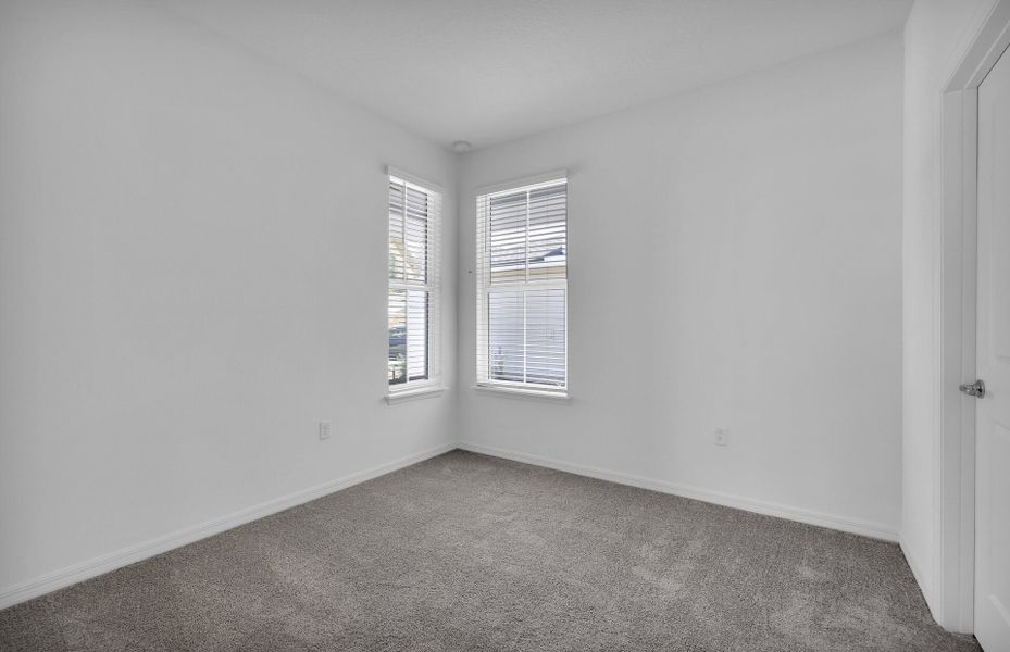 Representative unfurnished interior of a home built from the Drayton Select by Pulte Homes in Lakeview Estates, Palm Coast (Image 20).