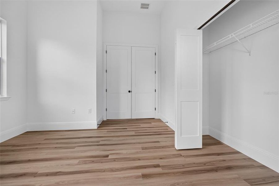 Spacious, unfurnished interior of a new home in , Port Charlotte (Image 20).