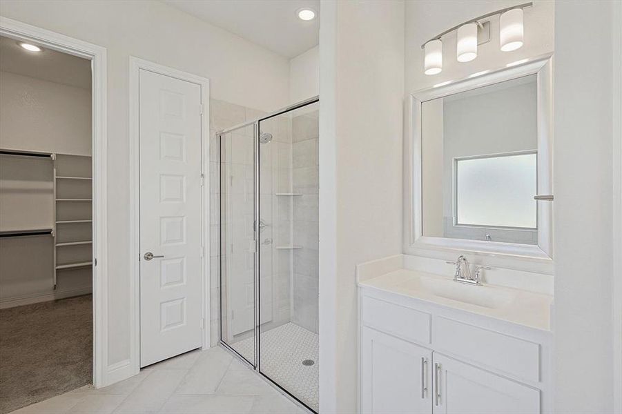 Furnished interior view inside a new home in Oak Creek Ranch, Midlothian (Image 10).