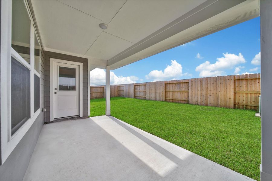 Exterior details and patio area of a home in , Rosharon (Image 24).