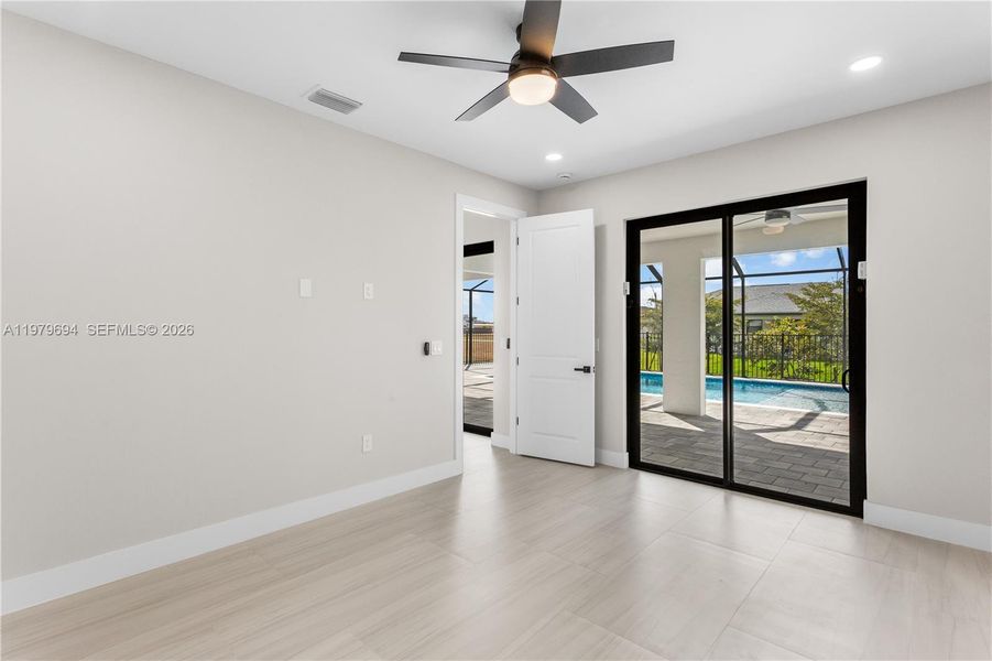 LARGE PRIMARY SUITE w/ sliding doors to lanai, WALK-IN CLOSET w/ BUILT-IN SHELVING & HANGING RACKS LARGE PRIMARY SUITE w/ sliding doors to lanai, WALK-IN CLOSET w/ BUILT-IN SHELVING & HANGING RACKS