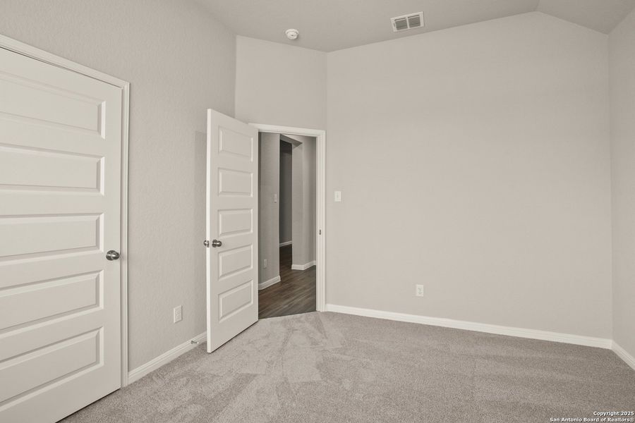 Spacious, unfurnished interior of a new home in Cinco Lakes, San Antonio (Image 21).