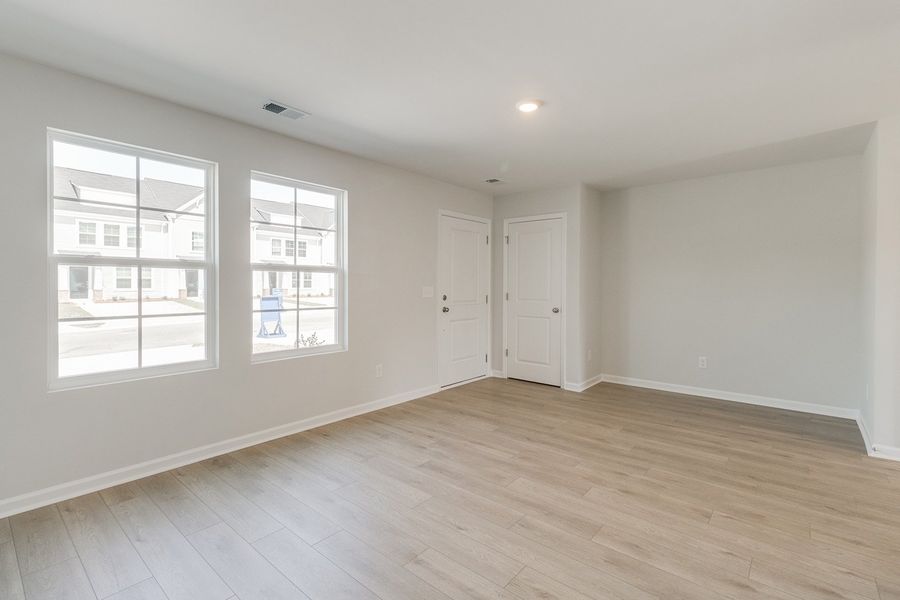 Spacious, unfurnished interior of a new home in Astoria, Columbia (Image 15).