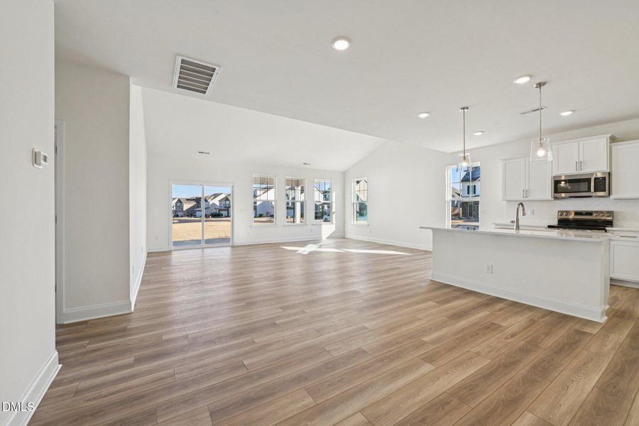 6-web-or-mls-Hipwood Dr-S2901-006