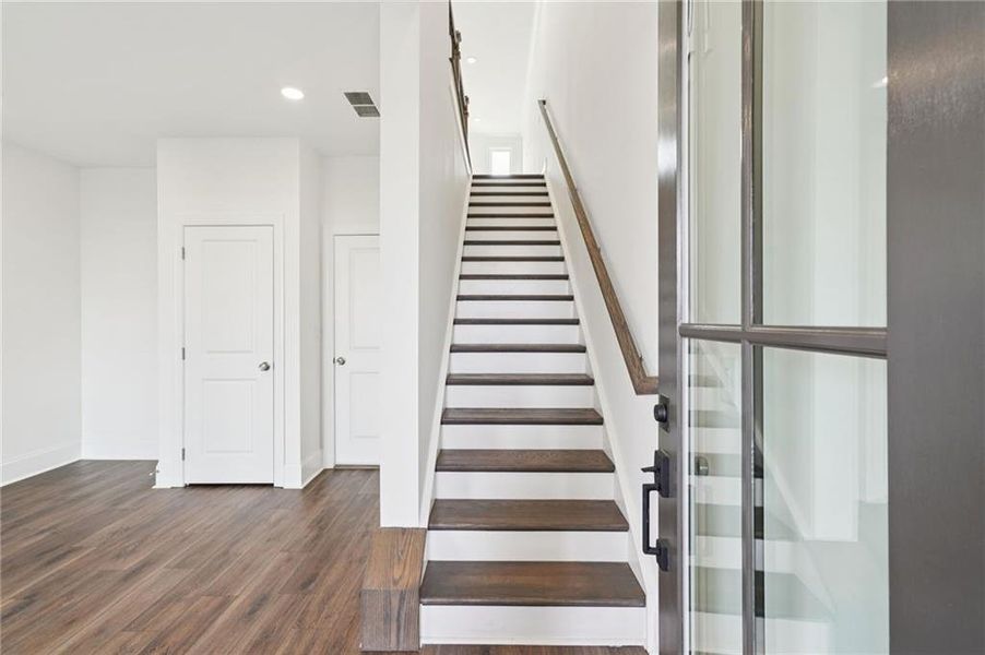 Spacious, unfurnished interior of a new home in IveyBrooke, Alpharetta (Image 8).