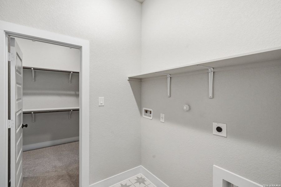 Spacious, unfurnished interior of a new home in Stillwater Ranch, San Antonio (Image 35).