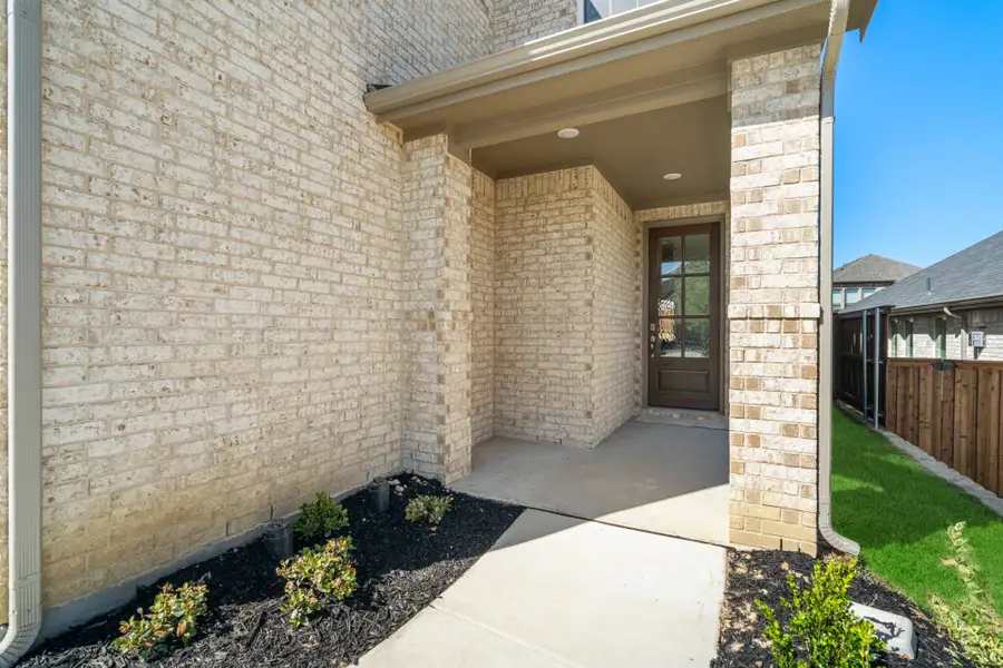 Exterior details and patio area of a home in Reunion, Rhome (Image 3).
