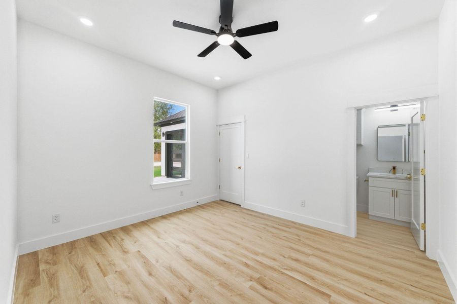 Spacious, unfurnished interior of a new home in , Bastrop (Image 23).