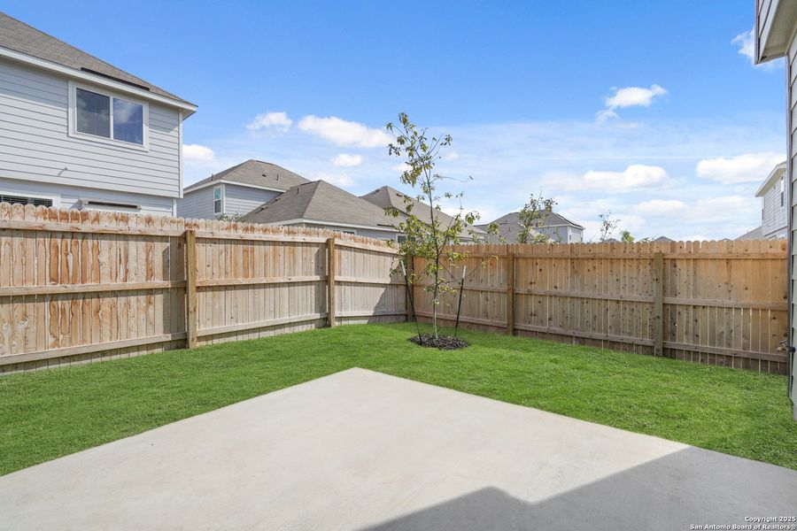 Exterior details and patio area of a home in Applewhite Meadows, San Antonio (Image 3).